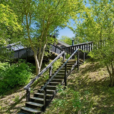 Well-maintained Close To Town And Golf Course *