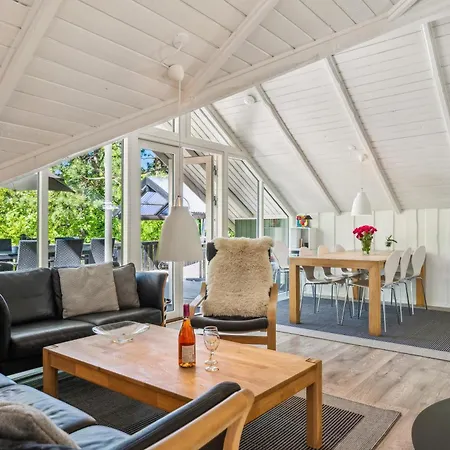 Dom wakacyjny Well-maintained Close To Town And Golf Course