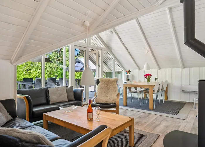 Feriehus Well-maintained Close To Town And Golf Course